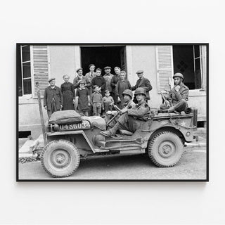 Affiche Debarquement Normandie - Jeep militaire avec soldats et civils