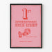 Póster de la Primera Exposición Internacional Girlie Rosa Retro