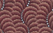 Motivo textil con filas verticales ondulantes de escamas superpuestas y bandas curvas de perlas - Anónimo — vista de la obra