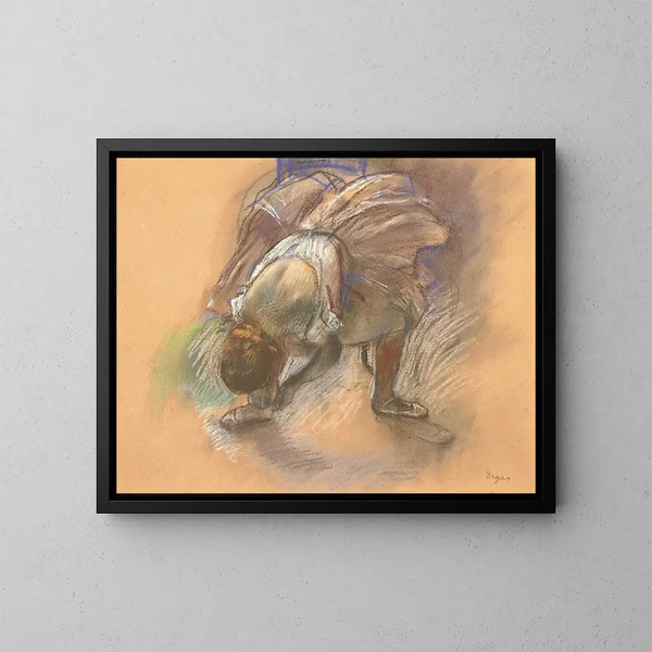 Bailarina ajustándose su zapatilla - Edgar Degas — cuadro enmarcado en la pared