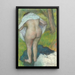 Joven mujer vistiéndose - Edgar Degas — cuadro enmarcado en la pared