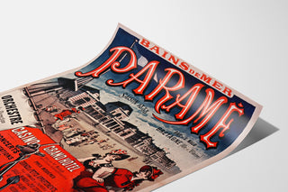 Póster vintage Bretaña – Paramé, bahía de Saint-Malo, presentado en una hoja curvada, visto en perspectiva.