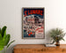 Póster vintage Bretaña – Saint-Lunaire, baños de mar, enmarcado sobre una cómoda de madera, entre plantas.