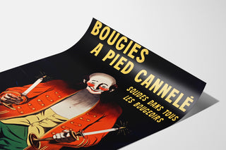 Póster publicitario vintage Bougies Fournier, presentado sobre una hoja curvada, visto en perspectiva.