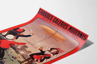 Póster publicitario vintage Grandes Galeries modernes, Agen, presentado sobre una lámina curvada, vista en perspectiva.