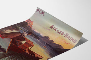Póster vintage Aix-les-Bains, billetes colectivos PLM, presentado en una hoja curvada, visto en perspectiva.