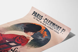 Póster vintage Paris-Clermont, temporada de invierno, presentado sobre una hoja curvada, visto en perspectiva.