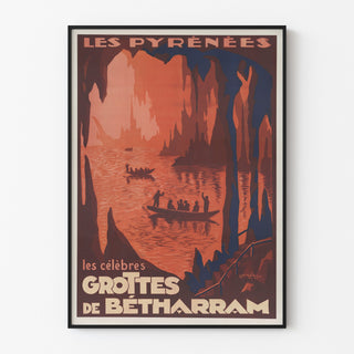 Póster vintage Pirineos, grutas de Bétharram, presentado en un marco fino sobre una pared clara.