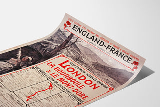 Póster vintage South Eastern, England-France, presentado sobre una hoja curvada, visto en perspectiva.