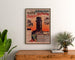 Póster vintage Tramway Paris-Arpajon, enmarcado sobre una cómoda de madera, entre plantas.