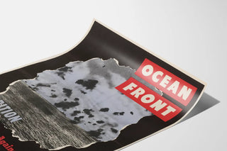 Póster de exposición vintage frente al océano: guerra aérea y naval